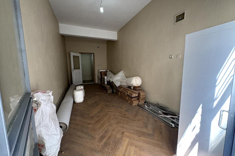 KARŞIYAKA FİKRİ ALTAY MAH'DE BAKIMLI SATILIK DÜKKAN 