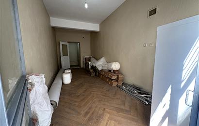 KARŞIYAKA FİKRİ ALTAY MAH'DE BAKIMLI SATILIK DÜKKAN 