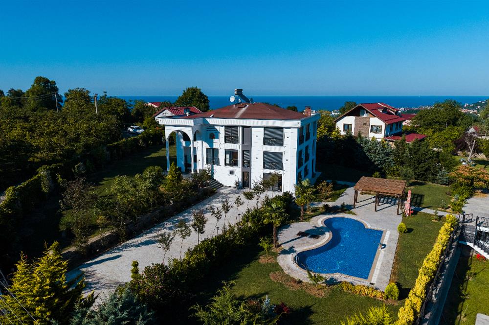 Century 21'den Efirli'de Eşi Benzeri Olmayan Satılık Malikane..