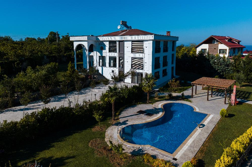 Century 21'den Efirli'de Eşi Benzeri Olmayan Satılık Malikane..