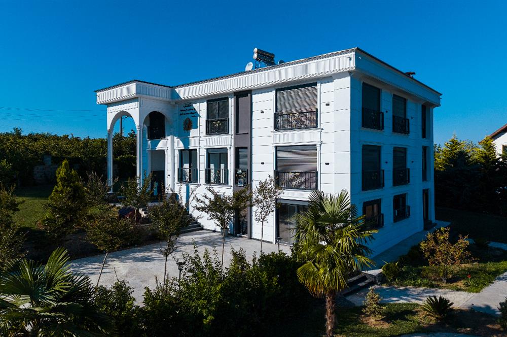 Century 21'den Efirli'de Eşi Benzeri Olmayan Satılık Malikane..