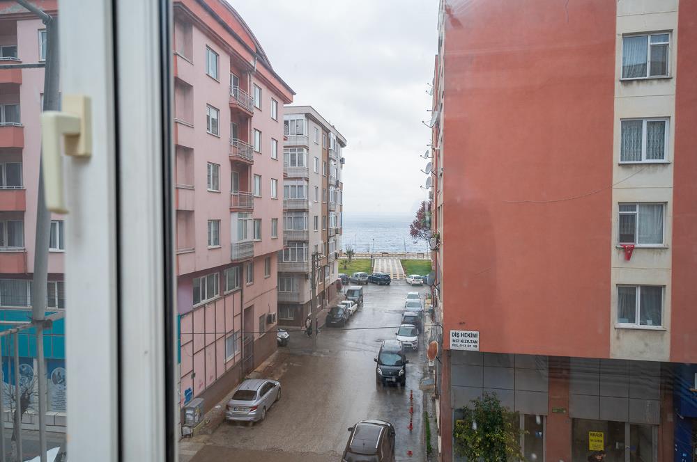 C21 Cius; Cadde Üzerinde Deniz Manzaralı Satılık Arakat Daire