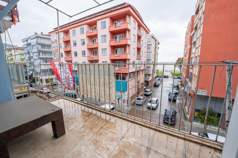 C21 Cius; Cadde Üzerinde Deniz Manzaralı Satılık Arakat Daire