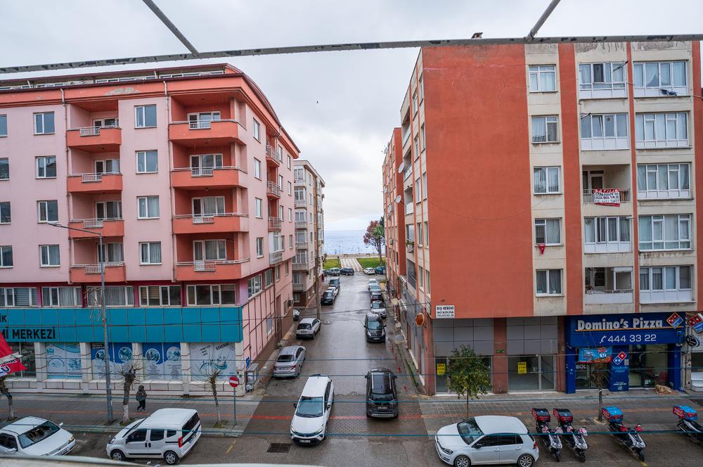 C21 Cius; Cadde Üzerinde Deniz Manzaralı Satılık Arakat Daire