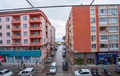 C21 Cius; Cadde Üzerinde Deniz Manzaralı Satılık Arakat Daire