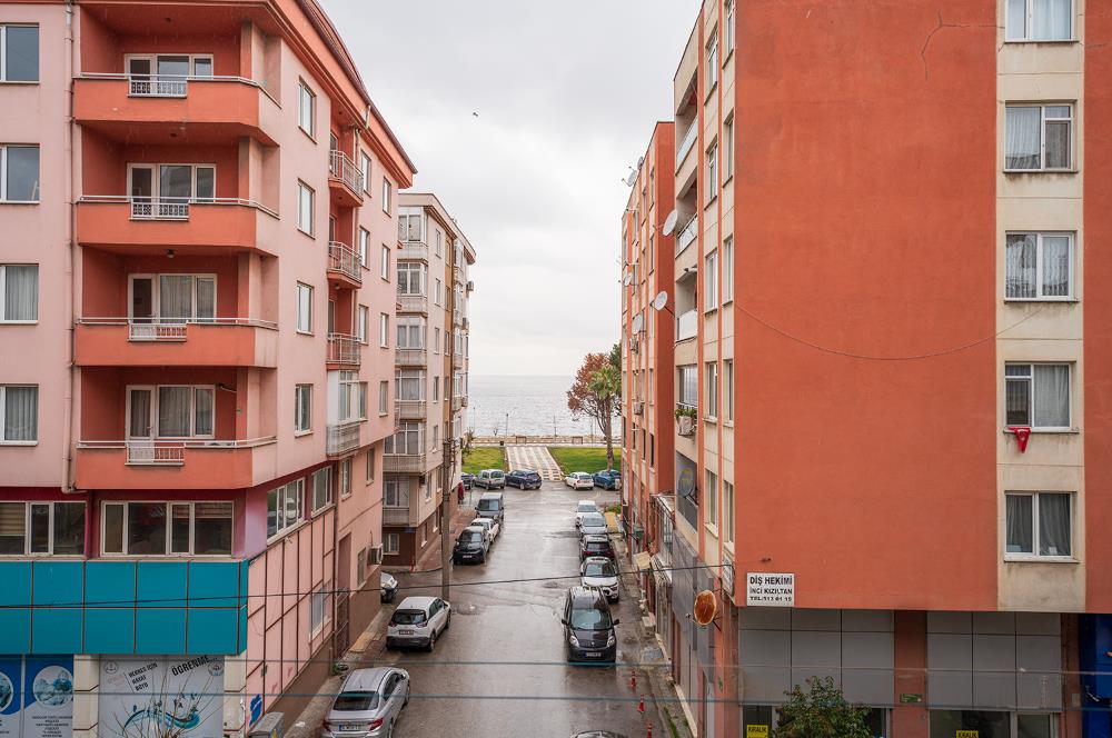 C21 Cius; Cadde Üzerinde Deniz Manzaralı Satılık Arakat Daire