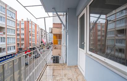 C21 Cius; Cadde Üzerinde Deniz Manzaralı Satılık Arakat Daire