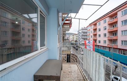 C21 Cius; Cadde Üzerinde Deniz Manzaralı Satılık Arakat Daire
