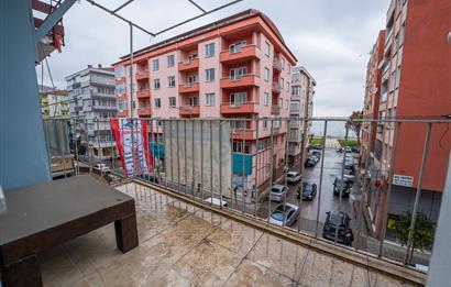 C21 Cius; Cadde Üzerinde Deniz Manzaralı Satılık Arakat Daire