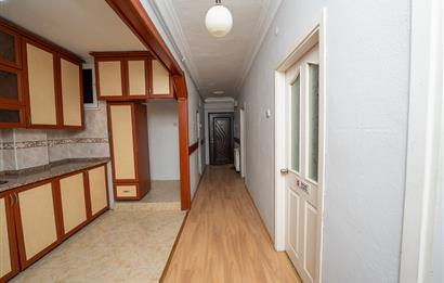 C21 Cius; Cadde Üzerinde Deniz Manzaralı Satılık Arakat Daire
