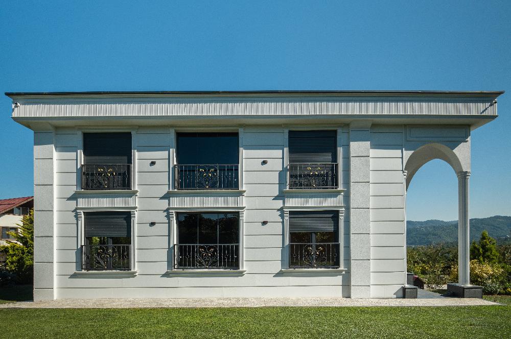 Century 21'den Efirli'de Eşi Benzeri Olmayan Satılık Malikane..