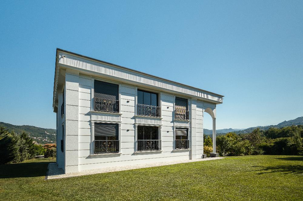 Century 21'den Efirli'de Eşi Benzeri Olmayan Satılık Malikane..