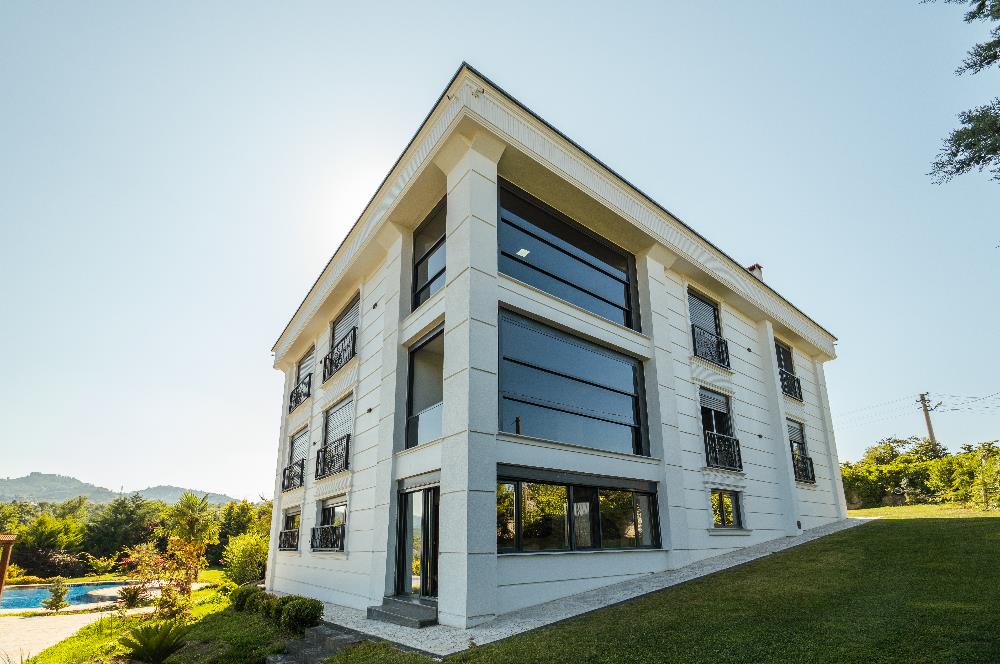 Century 21'den Efirli'de Eşi Benzeri Olmayan Satılık Malikane..