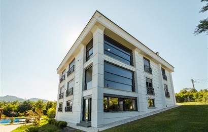 Century 21'den Efirli'de Eşi Benzeri Olmayan Satılık Malikane..