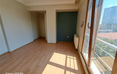 Kadıköy Hasanpaşa Teraslı Balkonlu 2 Banyo Asansörlü 3+1 Dubleks