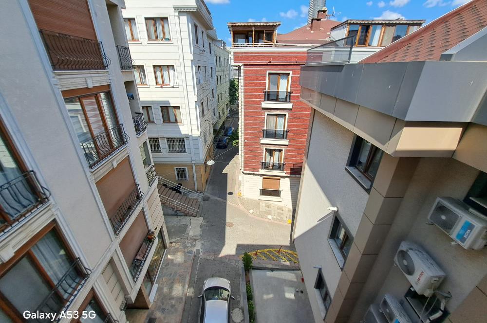 Kadıköy Hasanpaşa Teraslı Balkonlu 2 Banyo Asansörlü 3+1 Dubleks