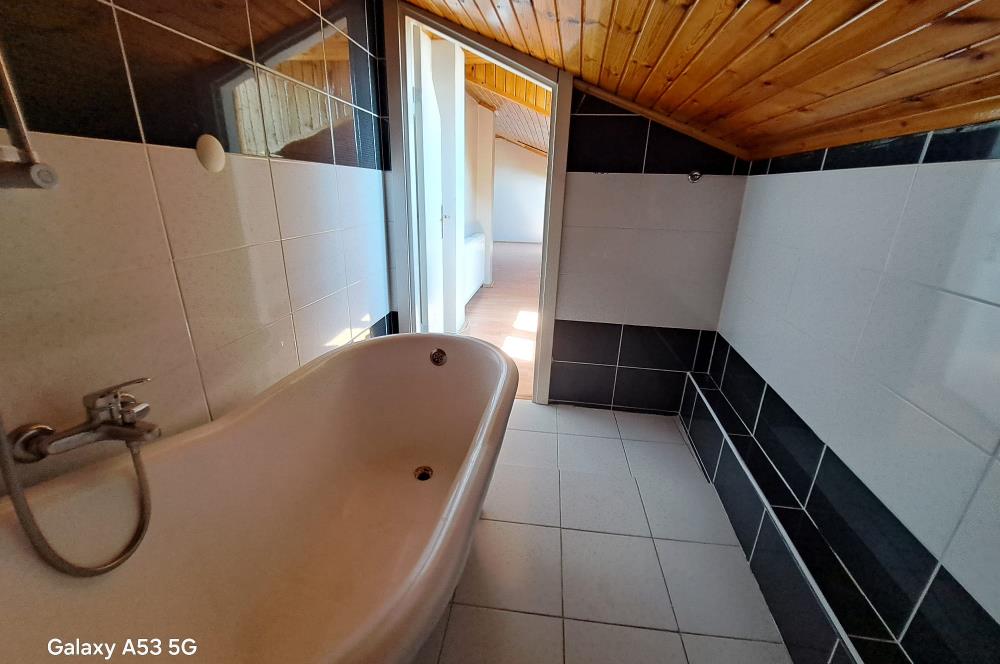 Kadıköy Hasanpaşa Teraslı Balkonlu 2 Banyo Asansörlü 3+1 Dubleks