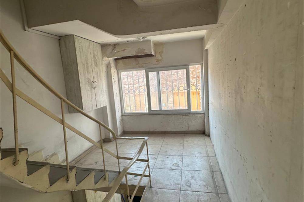 EMİNÖNÜ KÜÇÜKPAZAR'DA KOMPLE BİNA(275 M2) İBN HALDUN ÜNV.KARŞISI