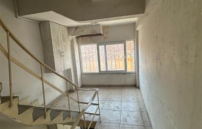 EMİNÖNÜ KÜÇÜKPAZAR'DA KOMPLE BİNA(275 M2) İBN HALDUN ÜNV.KARŞISI