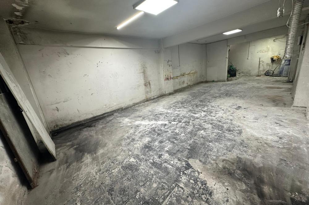 EMİNÖNÜ KÜÇÜKPAZAR'DA KOMPLE BİNA(275 M2) İBN HALDUN ÜNV.KARŞISI