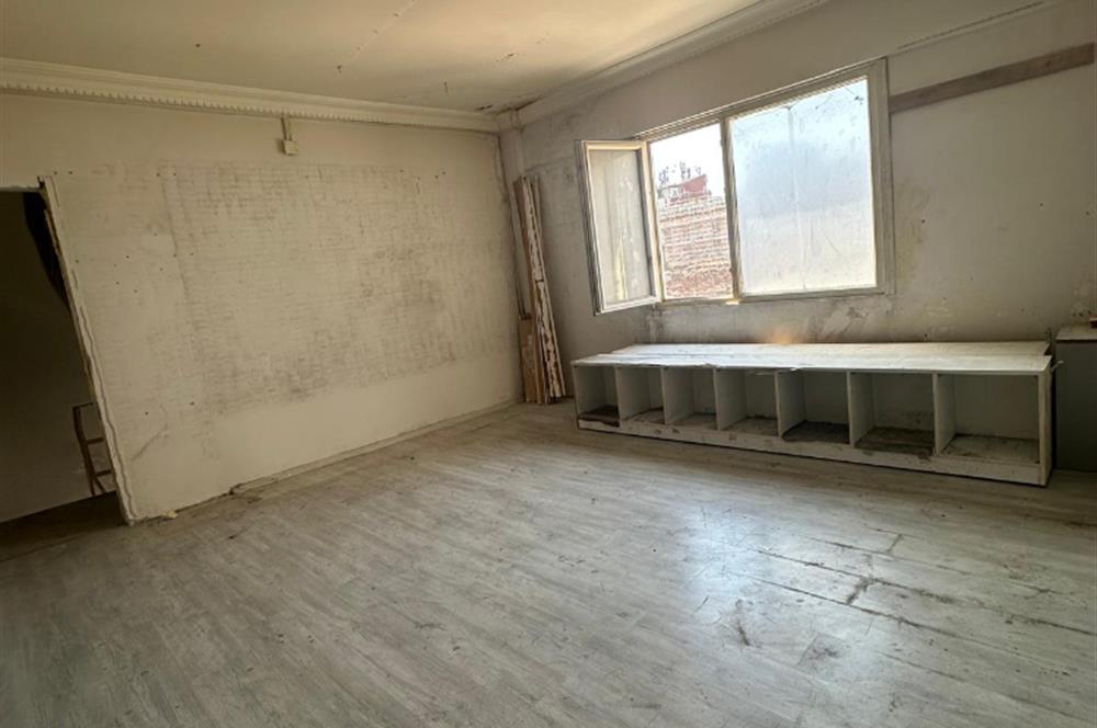 EMİNÖNÜ KÜÇÜKPAZAR'DA KOMPLE BİNA(275 M2) İBN HALDUN ÜNV.KARŞISI