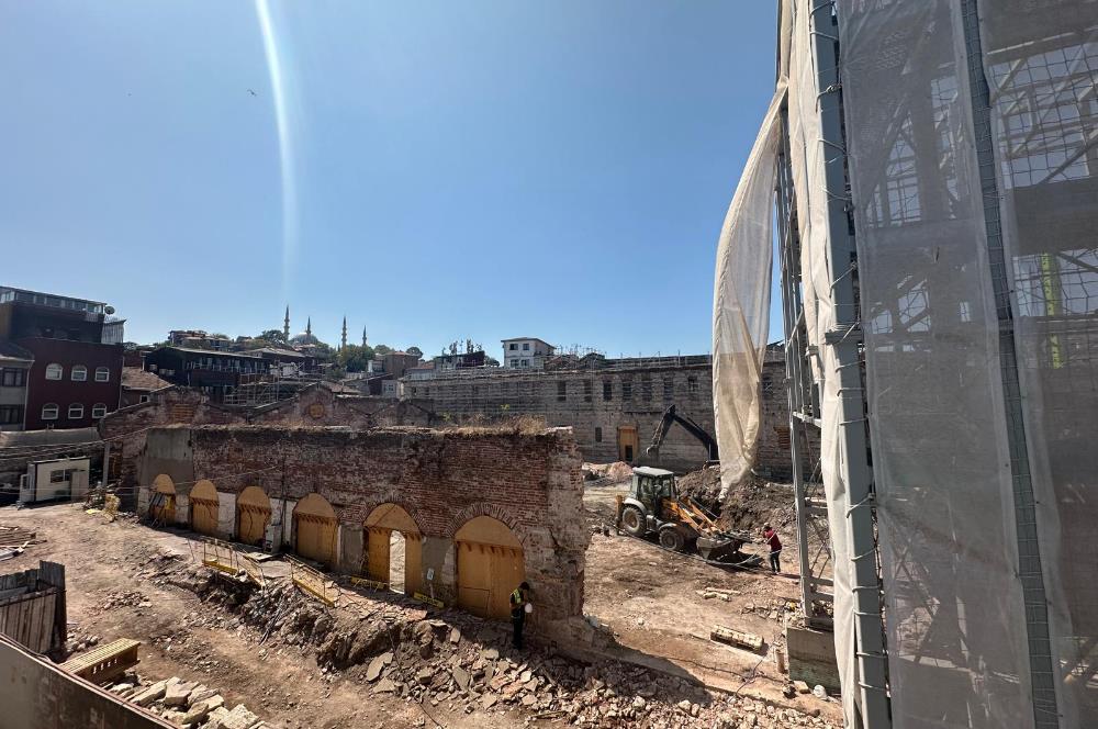 EMİNÖNÜ KÜÇÜKPAZAR'DA KOMPLE BİNA(275 M2) İBN HALDUN ÜNV.KARŞISI