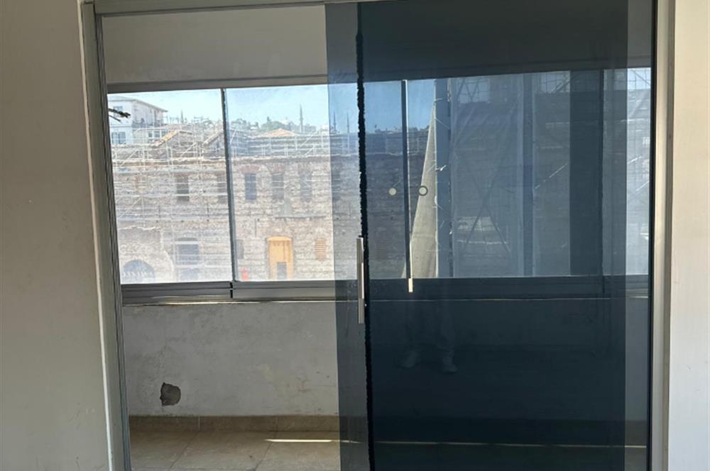 EMİNÖNÜ KÜÇÜKPAZAR'DA KOMPLE BİNA(275 M2) İBN HALDUN ÜNV.KARŞISI
