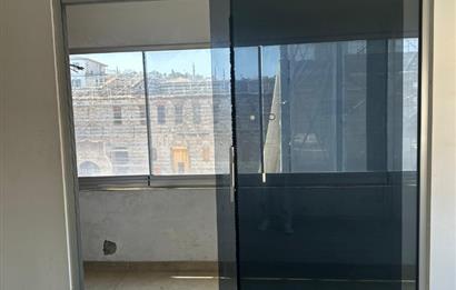 EMİNÖNÜ KÜÇÜKPAZAR'DA KOMPLE BİNA(275 M2) İBN HALDUN ÜNV.KARŞISI