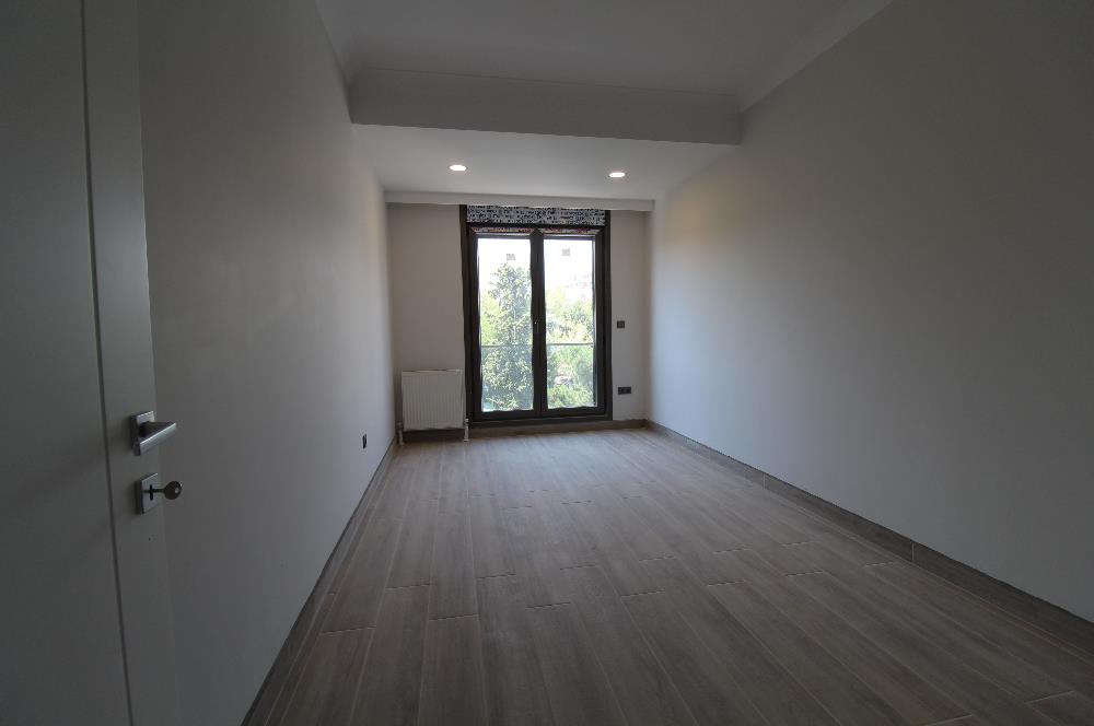 ACIBADEM’DE ÖZEL YAPIM SIFIR YEŞİLE BAKAN OTOPARKLI SATILIK DUBLEKS DAİRE