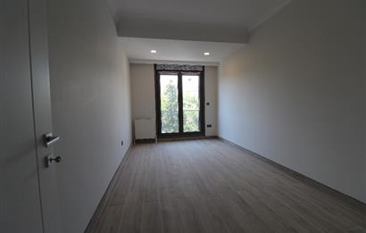 ACIBADEM’DE ÖZEL YAPIM SIFIR YEŞİLE BAKAN OTOPARKLI SATILIK DUBLEKS DAİRE