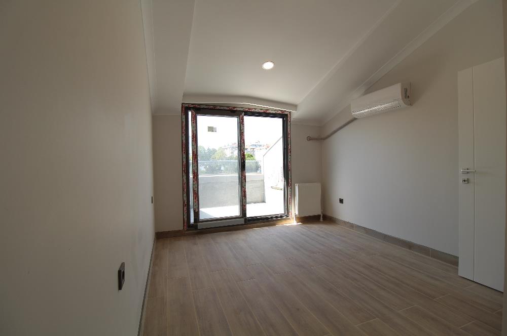 ACIBADEM’DE ÖZEL YAPIM SIFIR YEŞİLE BAKAN OTOPARKLI SATILIK DUBLEKS DAİRE