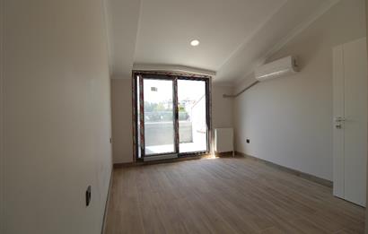 ACIBADEM’DE ÖZEL YAPIM SIFIR YEŞİLE BAKAN OTOPARKLI SATILIK DUBLEKS DAİRE