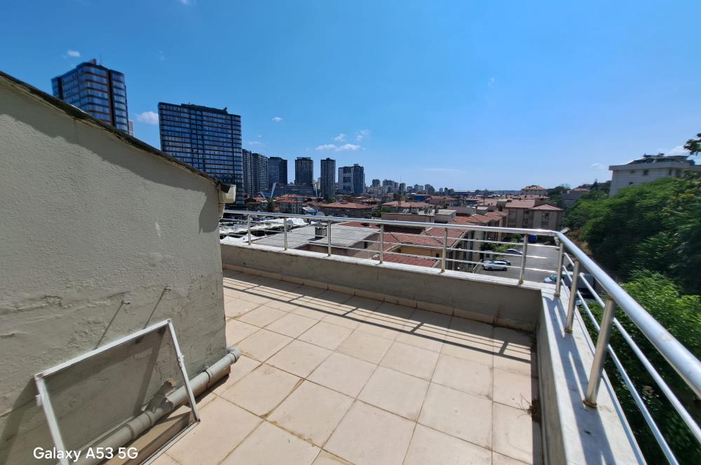 Kadıköy Hasanpaşa Teraslı Balkonlu 2 Banyo Asansörlü 3+1 Dubleks