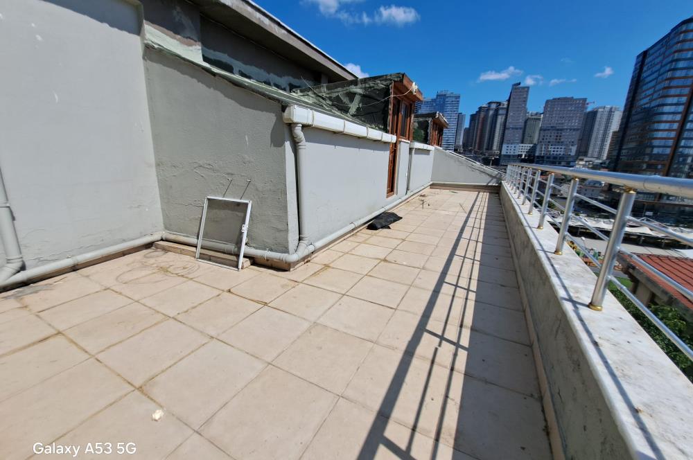 Kadıköy Hasanpaşa Teraslı Balkonlu 2 Banyo Asansörlü 3+1 Dubleks