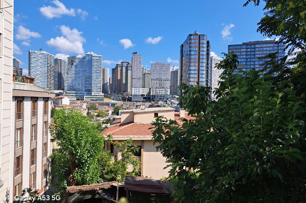 Kadıköy Hasanpaşa Teraslı Balkonlu 2 Banyo Asansörlü 3+1 Dubleks
