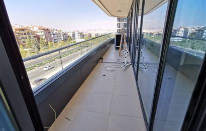 BAŞKENT EMLAK KONUTLARINDA CAM BLOK KATTA 2+1