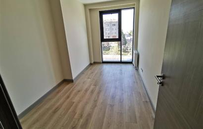 BAŞKENT EMLAK KONUTLARINDA CAM BLOK KATTA 2+1