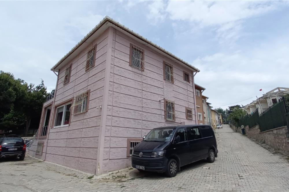 BEYLİKDÜZÜNDE DENİZE SIFIR SİTEDE BAKIMLI 6+1 SATILIK VİLLA