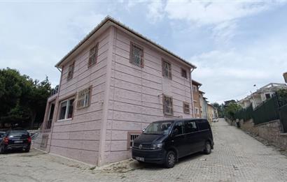BEYLİKDÜZÜNDE DENİZE SIFIR SİTEDE BAKIMLI 6+1 SATILIK VİLLA