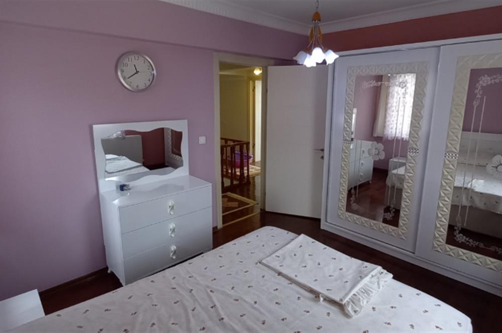 BEYLİKDÜZÜNDE DENİZE SIFIR SİTEDE BAKIMLI 6+1 SATILIK VİLLA