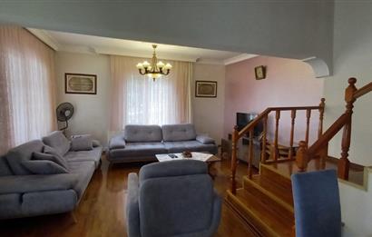 BEYLİKDÜZÜNDE DENİZE SIFIR SİTEDE BAKIMLI 6+1 SATILIK VİLLA