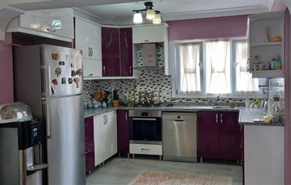 BEYLİKDÜZÜNDE DENİZE SIFIR SİTEDE BAKIMLI 6+1 SATILIK VİLLA