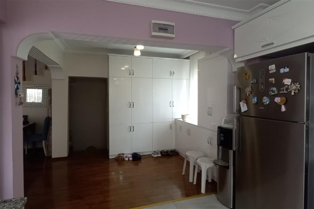 BEYLİKDÜZÜNDE DENİZE SIFIR SİTEDE BAKIMLI 6+1 SATILIK VİLLA