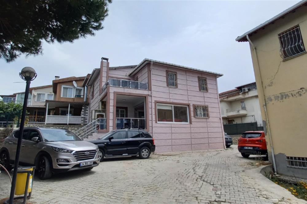 BEYLİKDÜZÜNDE DENİZE SIFIR SİTEDE BAKIMLI 6+1 SATILIK VİLLA