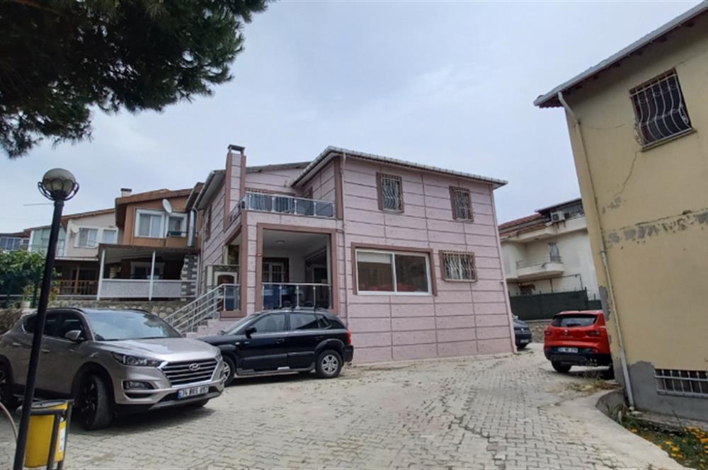 BEYLİKDÜZÜNDE DENİZE SIFIR SİTEDE BAKIMLI 6+1 SATILIK VİLLA