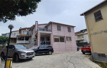 BEYLİKDÜZÜNDE DENİZE SIFIR SİTEDE BAKIMLI 6+1 SATILIK VİLLA