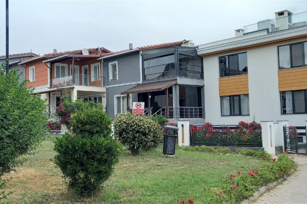 BEYLİKDÜZÜNDE DENİZE SIFIR SİTEDE BAKIMLI 6+1 SATILIK VİLLA
