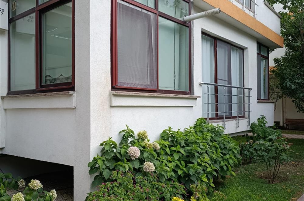Büyükçekmece’de Sahile 1 Dakika Havuzlu Daire
