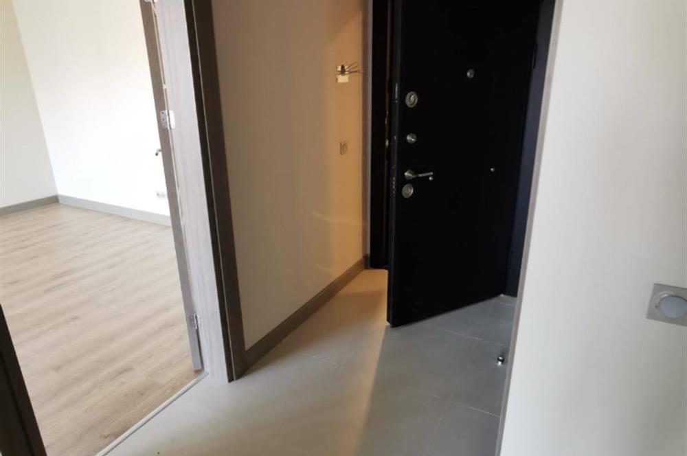 BAŞKENT EMLAK KONUTLARINDA CAM BLOK KATTA 2+1