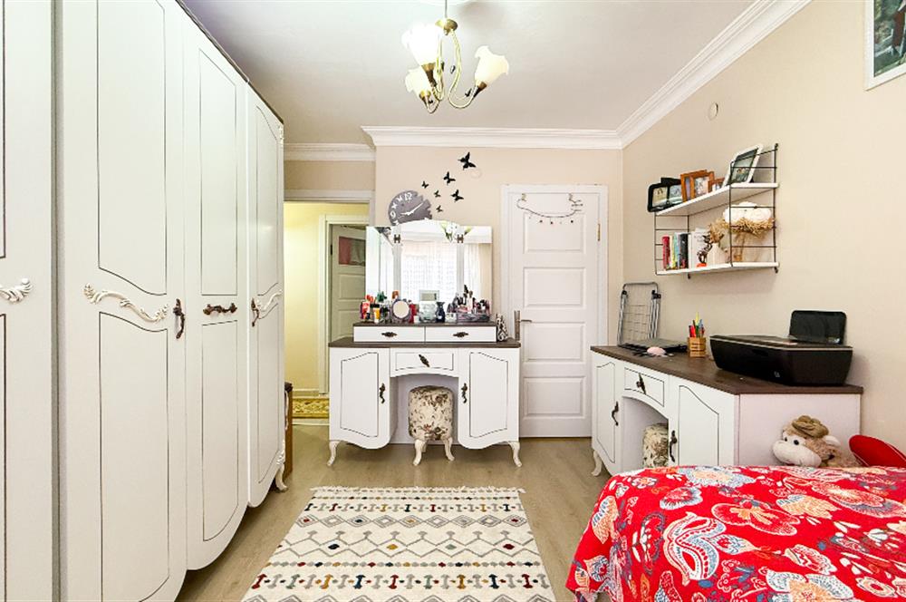 C21 BAL'dan EBEVYN BANYOLU ASANSORLÜ GENİŞ SATILIK 2+1 DAİRE